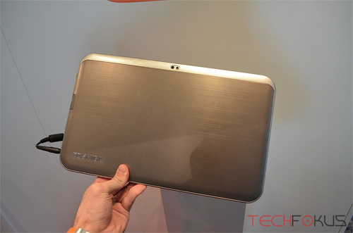Toshiba показала планшет с 13-дюймовым экраном и ТВ-тюнером